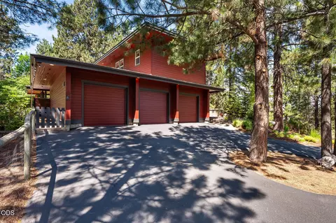 Exterior - 19528 E Campbell Rd, Bend, OR 97702 photo 10 of 13