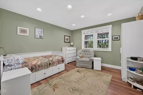 Bedroom - 19528 E Campbell Rd, Bend, OR 97702 photo 1 of 7