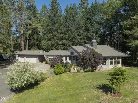 622 Wildflower Dr, Merlin, OR 97532