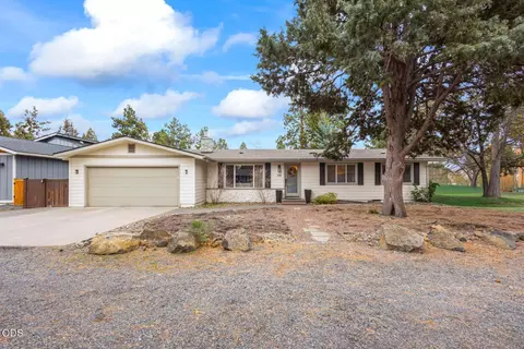 194 SE Cessna Dr, Bend, OR 97702