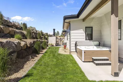 Exterior - 2375 NW Wyeth Pl, Bend, OR 97703 photo 6 of 7