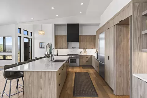 Kitchen - 2375 NW Wyeth Pl, Bend, OR 97703 photo 6 of 10