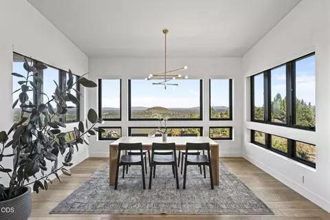 Dining - 2375 NW Wyeth Pl, Bend, OR 97703 photo 1 of 1