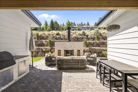 Exterior - 2375 NW Wyeth Pl, Bend, OR 97703 photo 4 of 7