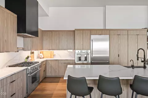 Kitchen - 2375 NW Wyeth Pl, Bend, OR 97703 photo 8 of 10