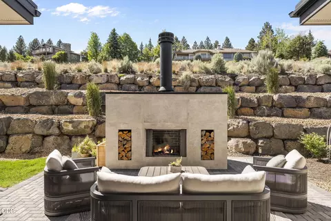 Exterior - 2375 NW Wyeth Pl, Bend, OR 97703 photo 5 of 7