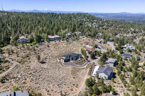 View/Area - 2375 NW Wyeth Pl, Bend, OR 97703 photo 3 of 5