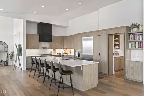 Kitchen - 2375 NW Wyeth Pl, Bend, OR 97703 photo 4 of 10