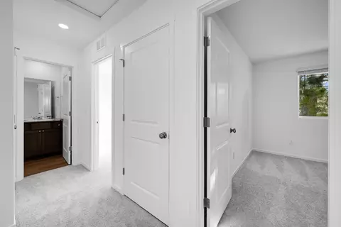 Entry Way - 16673 Cottage Pine St, La Pine, OR 97739 photo 3 of 6