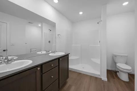 Bath - 16673 Cottage Pine St, La Pine, OR 97739 photo 2 of 3