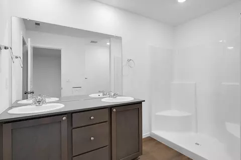 Bath - 16673 Cottage Pine St, La Pine, OR 97739 photo 3 of 3