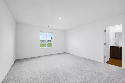 Bedroom - 16673 Cottage Pine St, La Pine, OR 97739 photo 5 of 6