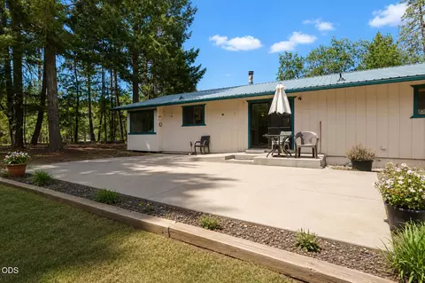 Exterior - 1934 Laurel Rd, Cave Junction, OR 97523 photo 1 of 2