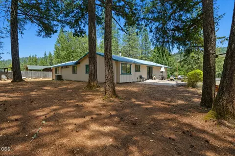 Exterior - 1934 Laurel Rd, Cave Junction, OR 97523 photo 2 of 2