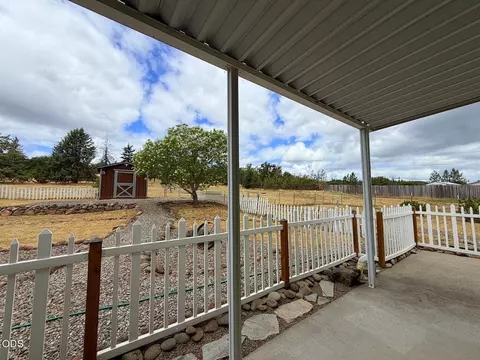 63 Rogue River Dr, Eagle Point, OR 97524 photo 24
