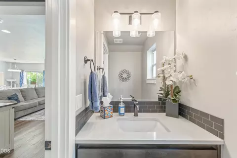 Bath - 63315 Wrangler Pl, Bend, OR 97703 photo 6 of 6