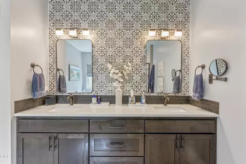 Bath - 63315 Wrangler Pl, Bend, OR 97703 photo 2 of 6