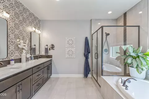 Bath - 63315 Wrangler Pl, Bend, OR 97703 photo 1 of 6