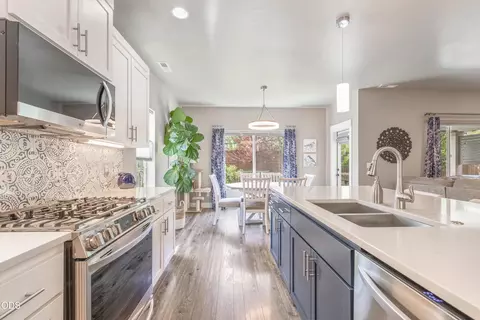 Kitchen - 63315 Wrangler Pl, Bend, OR 97703 photo 2 of 2