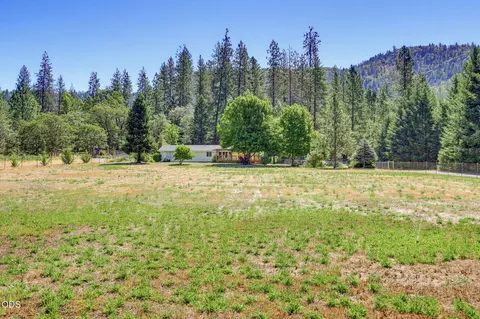 Exterior - 2072 Evans Creek Rd, Rogue River, OR 97537 photo 8 of 11