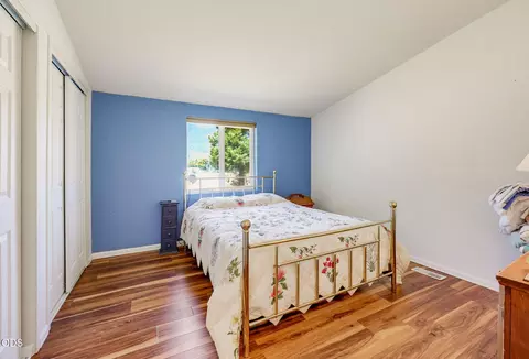 Bedroom - 2072 Evans Creek Rd, Rogue River, OR 97537 photo 2 of 2
