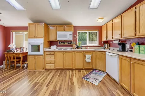 Kitchen - 2072 Evans Creek Rd, Rogue River, OR 97537 photo 2 of 3