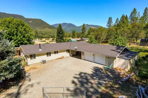 Exterior - 2072 Evans Creek Rd, Rogue River, OR 97537 photo 1 of 11