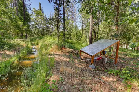 Exterior - 2072 Evans Creek Rd, Rogue River, OR 97537 photo 4 of 11