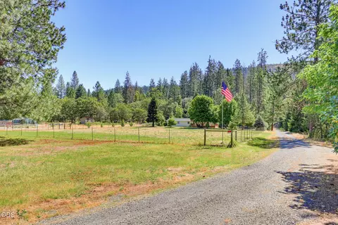 Exterior - 2072 Evans Creek Rd, Rogue River, OR 97537 photo 2 of 11