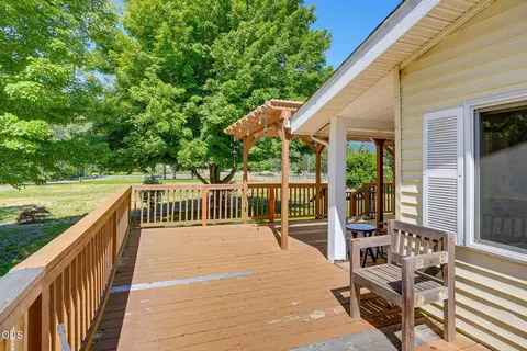 Exterior - 2072 Evans Creek Rd, Rogue River, OR 97537 photo 10 of 11