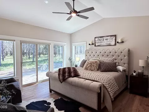Bedroom - 16785 Stage Stop Dr, Bend, OR 97707 photo 1 of 9