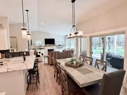 Dining - 16785 Stage Stop Dr, Bend, OR 97707 photo 1 of 2