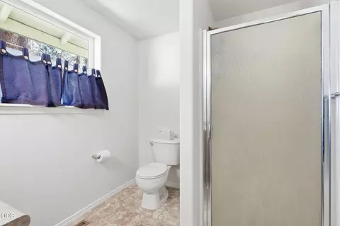 Bath - 19184 Baker Rd, Bend, OR 97702 photo 2 of 3