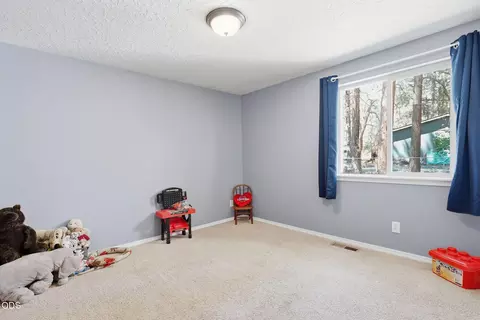 Bedroom - 19184 Baker Rd, Bend, OR 97702 photo 4 of 5