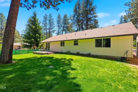 Exterior - 19184 Baker Rd, Bend, OR 97702 photo 6 of 21