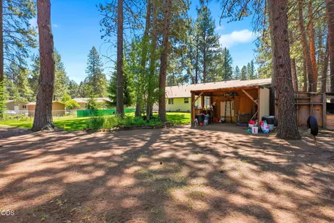 Exterior - 19184 Baker Rd, Bend, OR 97702 photo 9 of 21