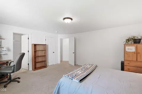 Bedroom - 19184 Baker Rd, Bend, OR 97702 photo 2 of 5