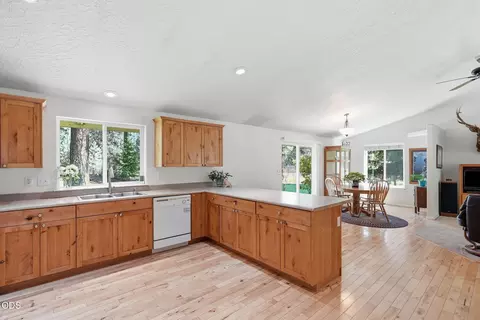 Kitchen - 19184 Baker Rd, Bend, OR 97702 photo 2 of 3