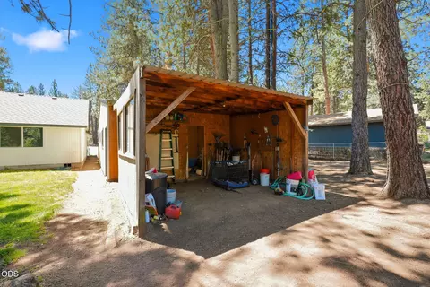 Exterior - 19184 Baker Rd, Bend, OR 97702 photo 19 of 21