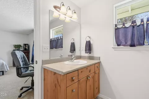 Bath - 19184 Baker Rd, Bend, OR 97702 photo 1 of 3