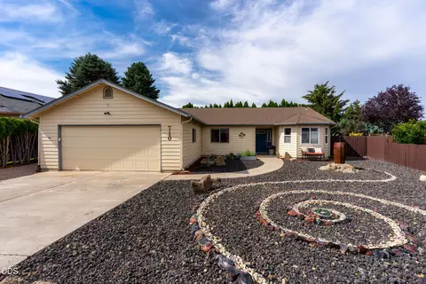 710 NW 21st Ct, Redmond, OR 97756