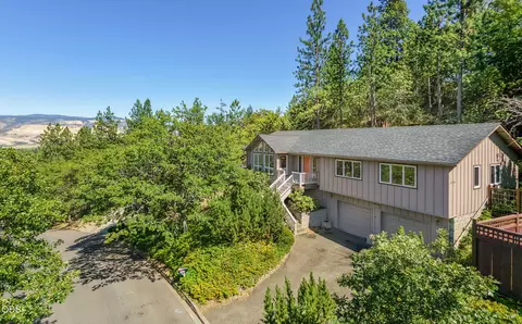 1536 Pinecrest Ter, Ashland, OR 97520
