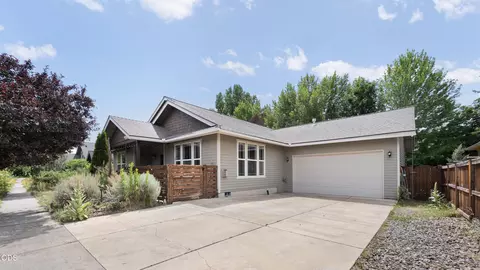 20705 Snow Peaks Dr, Bend, OR 97701