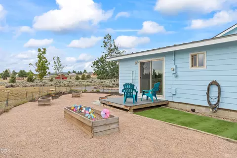 Exterior - 65230 94th St, Bend, OR 97703 photo 5 of 9
