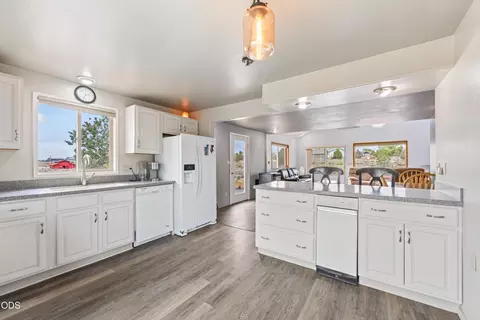 Kitchen - 65230 94th St, Bend, OR 97703 photo 3 of 3