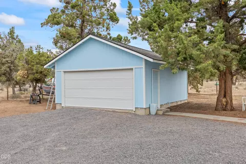 Exterior - 65230 94th St, Bend, OR 97703 photo 8 of 9