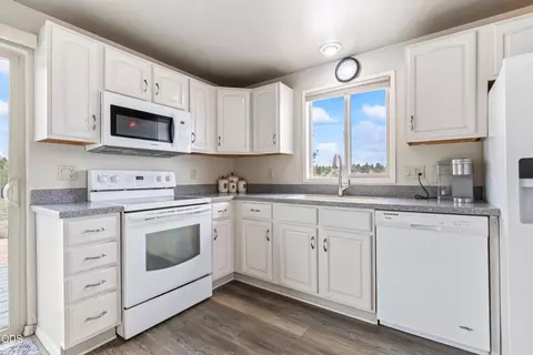 Kitchen - 65230 94th St, Bend, OR 97703 photo 1 of 3