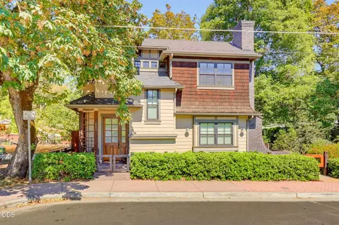 225 N Oregon St, Jacksonville, OR 97530