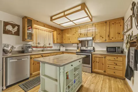 Kitchen - 48850 Sycan Rd, Beatty, OR 97621 photo 1 of 4
