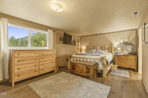 Bedroom - 48850 Sycan Rd, Beatty, OR 97621 photo 3 of 4